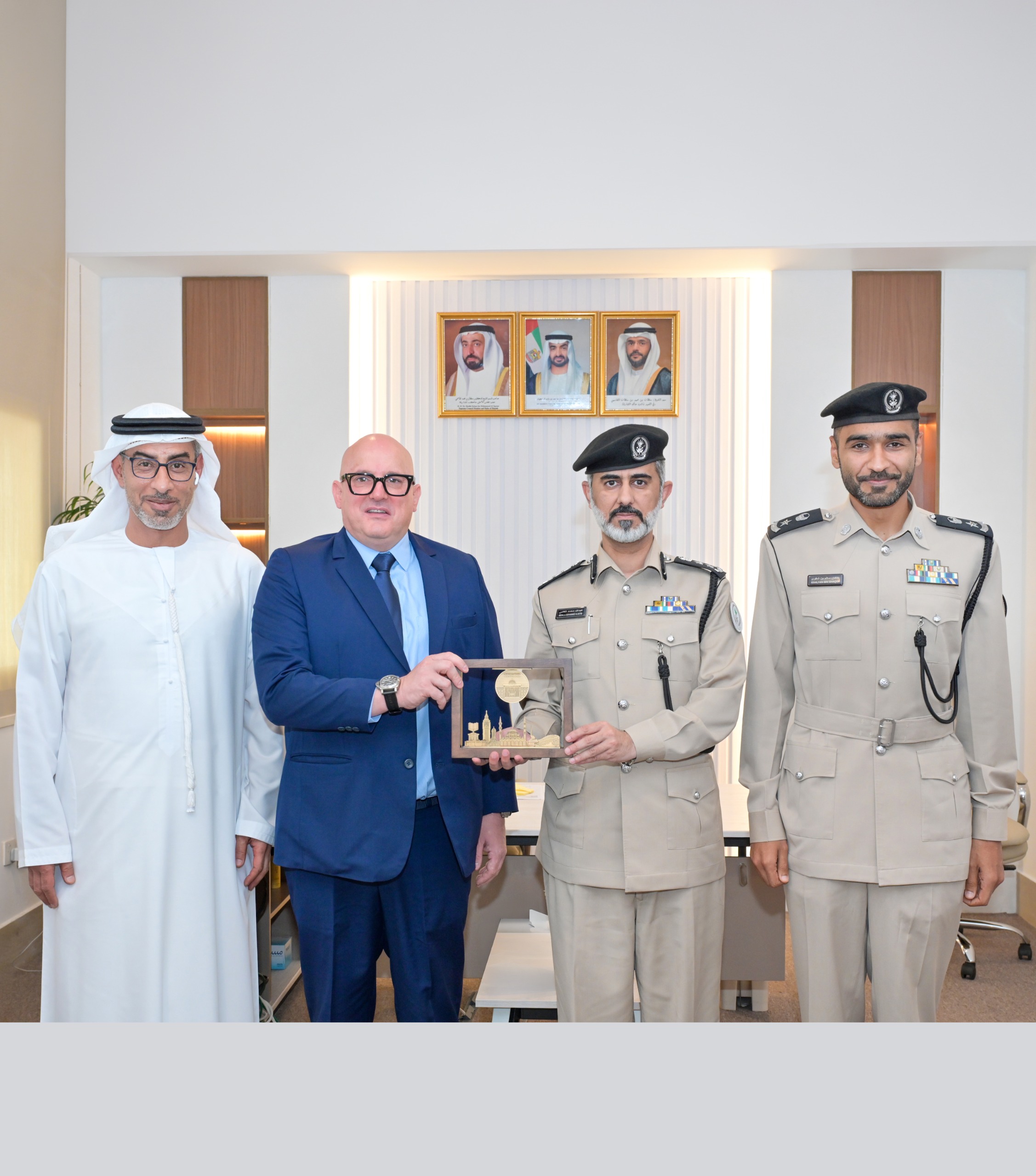 اختتمت القيادة العامة لشرطة الشارقة ممثلة بالمؤسسة العقابية
والإصلاحية برنامجاً للتأهيل المهني في ورشة الميكانيكا، أسفر عن تخريج 37 نزيلاً،
بعد استكمالهم دورة تدريبية مكثفة استمرت ...